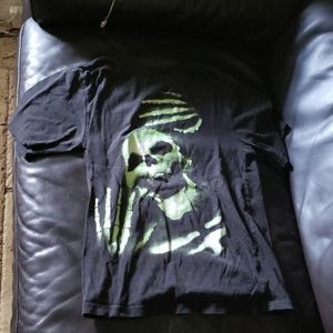 Glow in the dark black skull shirt